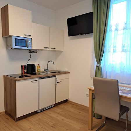 Private Zimmer Hoap 莱奥本 外观 照片
