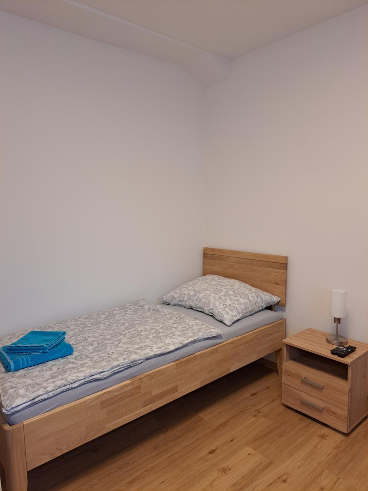 Private Zimmer Hoap 莱奥本 外观 照片