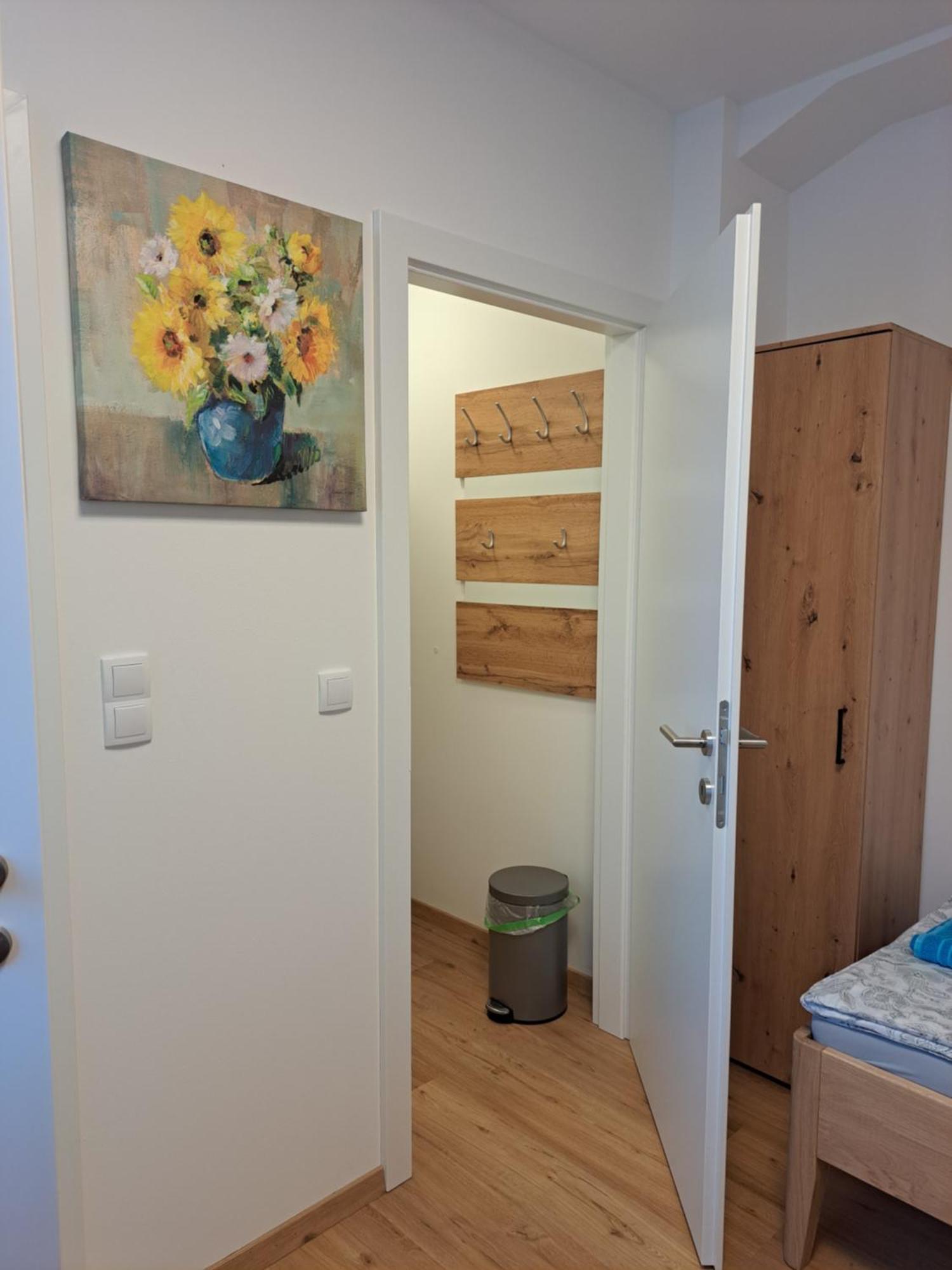 Private Zimmer Hoap 莱奥本 外观 照片